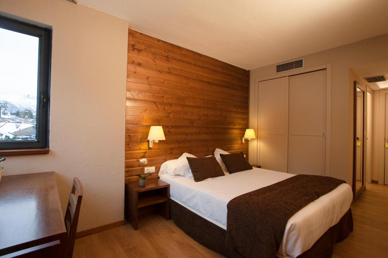 Tuc Blanc Hotell Baqueira Beret Eksteriør bilde