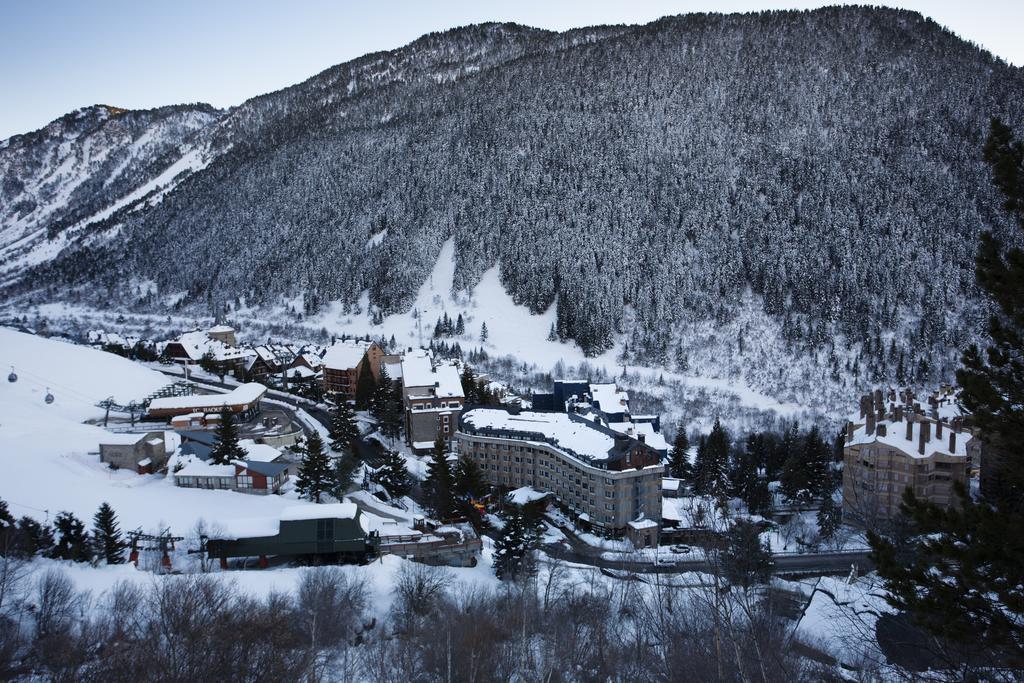 Tuc Blanc Hotell Baqueira Beret Eksteriør bilde